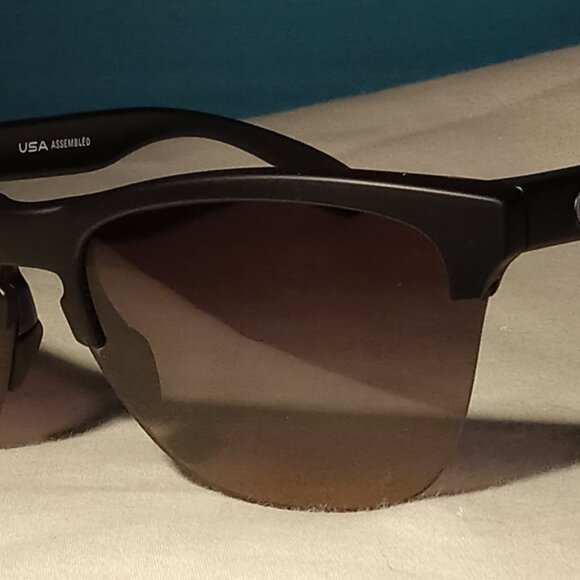 Oakley Frogskin Lite Sunglasses.  New In Box main image 5